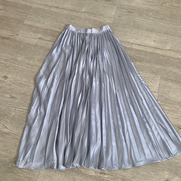 SHEIN Dresses & Skirts - SHEIN pleated skirt